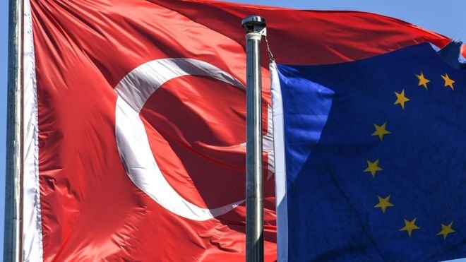 'AB, vergi konusunda adım atmayan Türkiye'yi kara listeye almayı erteleyecek'