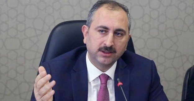 Adalet Bakanı Gül: Cezaevlerinde görev alan tüm personel evlerine gönderilmeyecek, izole edilen barınma yerlerinde kalacak