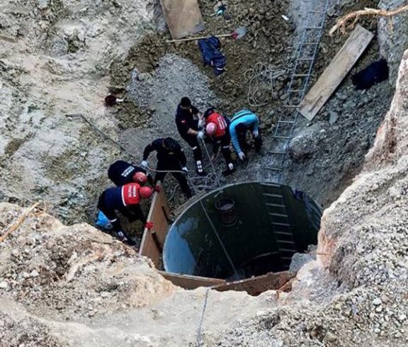 Adana’da kuyuya düşen 2 işçiden 1’i hayatını kaybetti