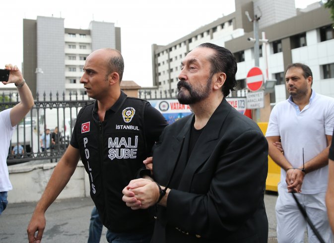 Adnan Oktar'ın evlerinden 150 milyon yıllık fosil çıktı