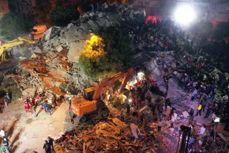 AFAD gece 01.40 itibarı ile İzmir depreminde 76 vatandaşımızın hayatını kaybettiğini duyurdu