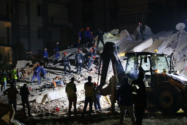 AFAD son açıklamasında; '6.6'lık İzmir depreminde 64 kişi hayatını kaybetti ve depremden sonra 975 artçı sarsıntı yaşandı'