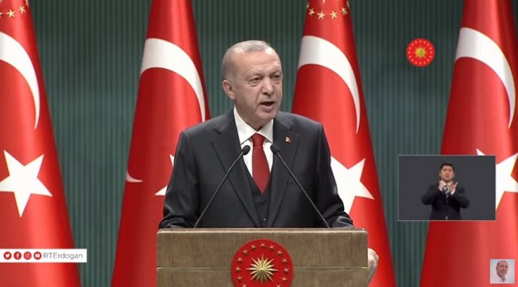 Erdoğan; Paket servis hariç lokanta, restoran, pastane, berber, kuaför, yüzme havuzu, kaplıca, internet kafe, halı saha, tiyatro, sinema gibi yerlerde hizmetler saat 22’de sona erecek