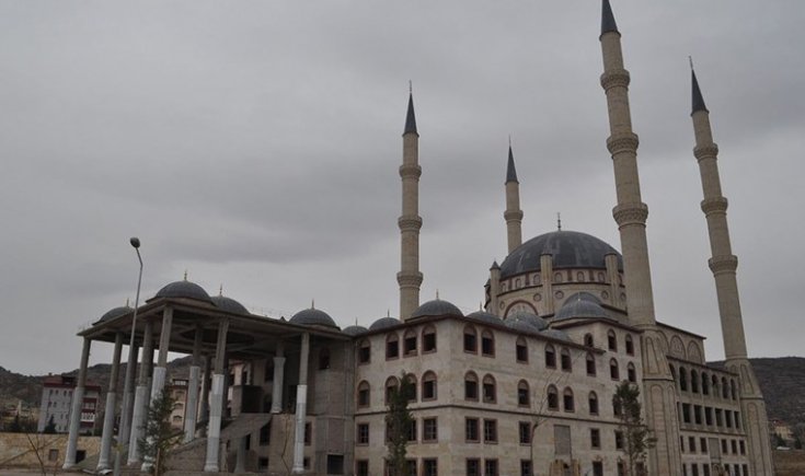 AKP'li belediye, cami için Diyanet Vakfı'na yasaya aykırı kaynak aktarmış