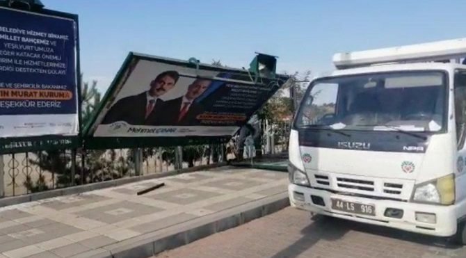 AKP’li belediyeler arasında billboard krizi