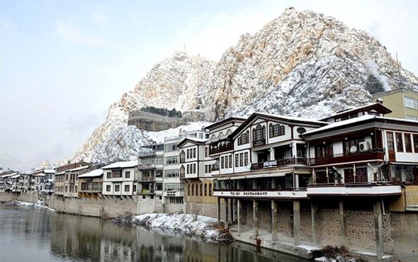 Amasya Valiliği gericilerin tepkisiyle 14 Şubat Sevgililer Günü etkinliğinden çekildi