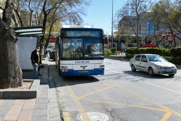 Ankara Büyükşehir Belediyesi, sağlık çalışanları için otobüs güzergâhlarında düzenlemeye gitti