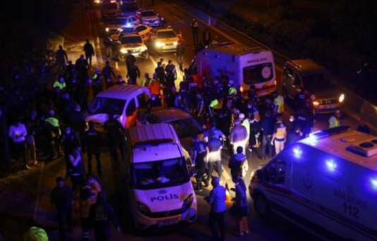 Ankara'da bir otomobil polis uygulama noktasında daldı: 5'i polis 7 kişi yaralandı