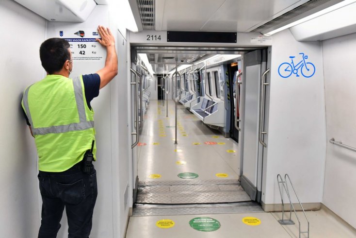 Ankara'da toplu taşıma araçlarına yolcu kapasite etiketleri yerleştiriliyor