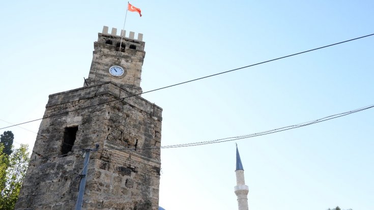 Antalya'da tarihi saat kulesine sprey boyayla 'Ramocan' yazan kişiye hapis cezası