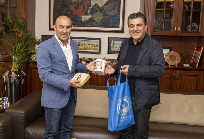 Ardahan Belediye Başkanı Faruk Demir'den Tunç Soyer'e teşekkür ziyareti