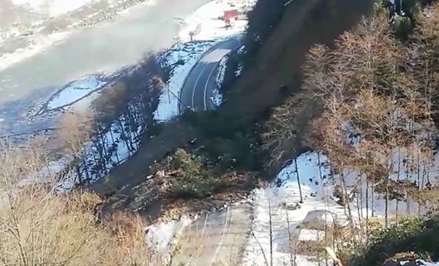 Ayder yolu heyelan nedeniyle kapandı