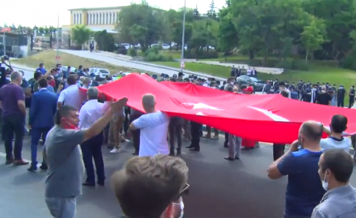 Beştepe'ye yürümek isteyen 15 Temmuz gazilerine polis engeli