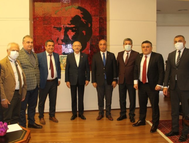 Birleşik Kamu-İş Konfederasyonundan Kemal Kılıçdaroğlu'na geçmiş olsun ziyareti: 'Doğrunun yanındayız, Cumhuriyetin temel değerlerinin yanındayız ve yanında olmaya devam edeceğiz'