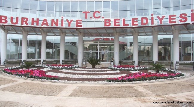 Burhaniye Belediyesi salgın nedeniyle iş yerlerini kapatan esnaf ile yanlarında çalışanlara destek oluyor