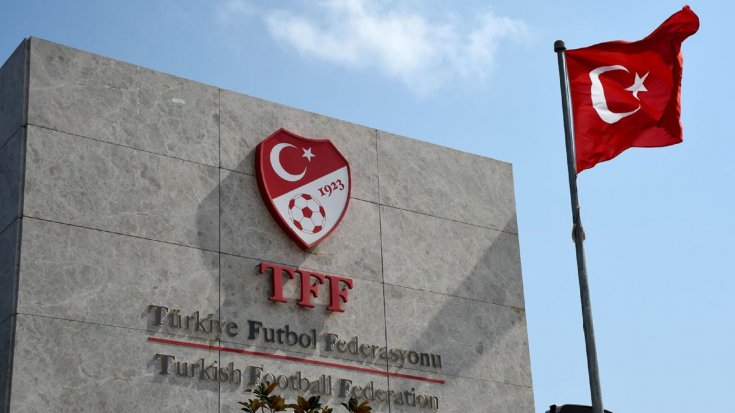 Bursaspor ve Akhisarspor, Süper Lig'e çıkmak için TFF'ye başvurdu Bursaspor ve Akhisarspor, Süper Lig'e çıkmak için TFF'ye başvurdu