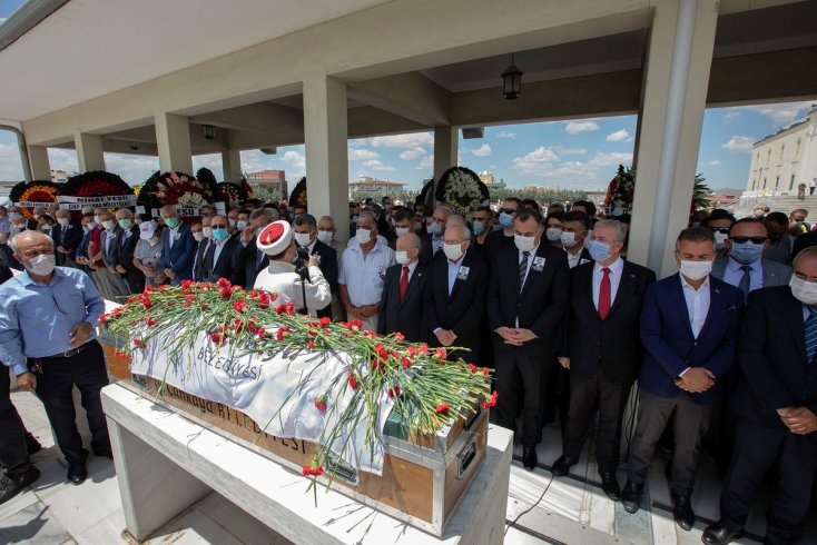 Çankaya eski belediye başkanı Doğan Taşdelen son yolcuğuna uğurlandı