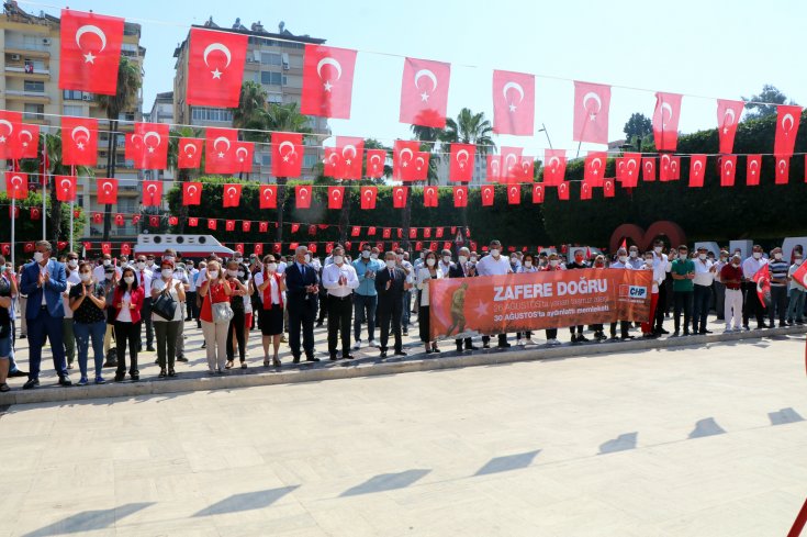 CHP Adana İl Örgütü'nden coşkulu Zafer Bayramı kutlaması