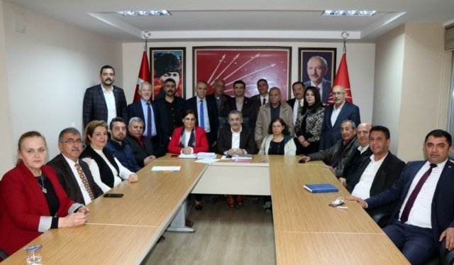 CHP Adana yeni il yönetimi görev paylaşımını yaptı