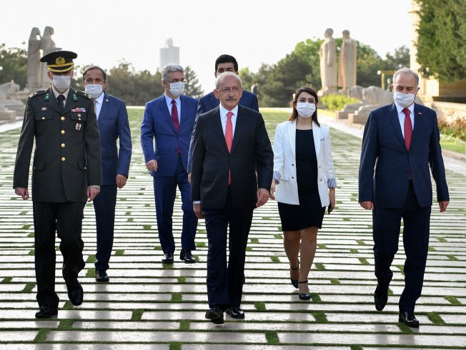 CHP Genel Başkanı Kemal Kılıçdaroğlu ve CHP Heyeti Ata'nın huzurunda