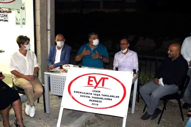CHP'li Sındır İzmir'de EYT'lilerle buluştu; "gasp edilen haklarınızı birlikte alacağız"