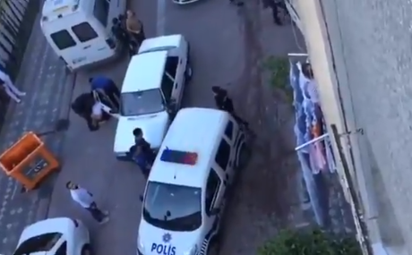 Çorlu ve Kadıköy'ün ardından bir polis şiddeti haberi de Zeytinburnu'ndan: Polisler sokaktaki çocukları darbetti!