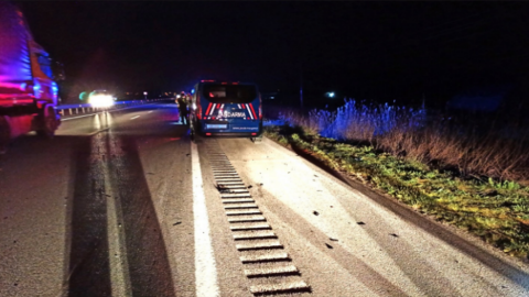 Çorum'da otomobil ve motorsiklet çarpıştı: 3 ölü