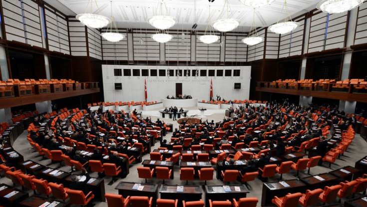 Deprem araştırma komisyonları kurulmasına ilişkin önergeler AKP ve MHP oylarıyla reddedildi