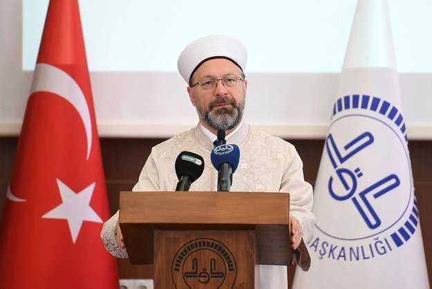Diyanet İşleri Başkanı Ali Erbaş: Camilerde cemaatle namaz kılınmasına ara verildi