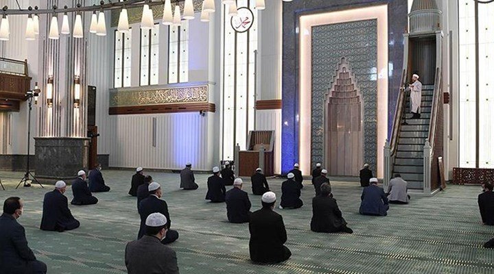 Diyanet'ten cuma namazı kararı: Her hafta bir camide, asgari düzeyde katılımla kılınacak