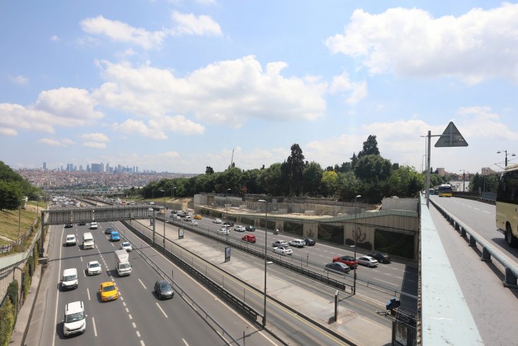 Edirnekapı Metrobüs İstasyonu’na yeni üst geçit