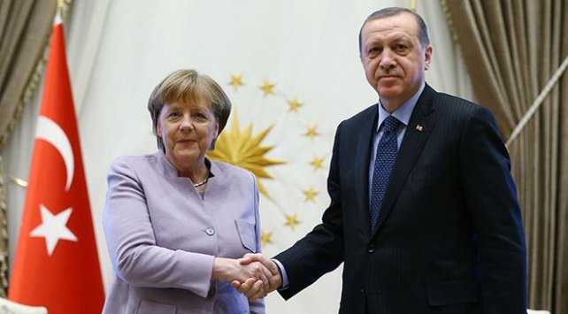 Erdoğan, Merkel ile görüştü