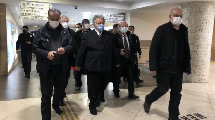 Erdoğan'a hakaretten yargılanan Metin Akpınar hakim karşısına çıktı