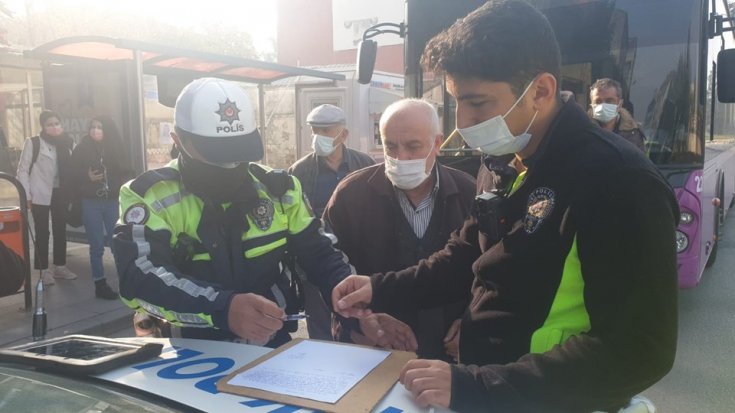 Fazla yolcuyla polise yakalanan otobüs sürücüsü: 'Yolcuları bedava taşıyoruz'