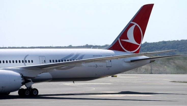 Frankfurt-İstanbul seferini yapan THY uçağı ön dikmesinin çıkması nedeniyle pist ortasında kaldı