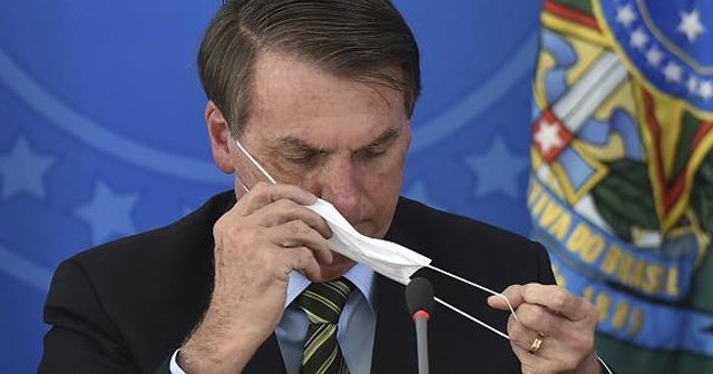 Gazeteciler, basın toplantısında maskesini çıkaran Brezilya Devlet Başkanı'na dava açıyor