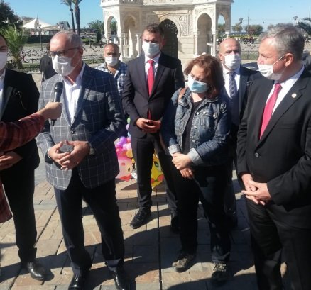 Gelecek Partisi heyeti depremzedelere destek için İzmir'de
