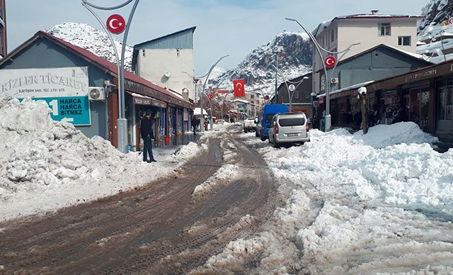 Hakkari- Şırnak karayolu çığ nedeniyle kapandı