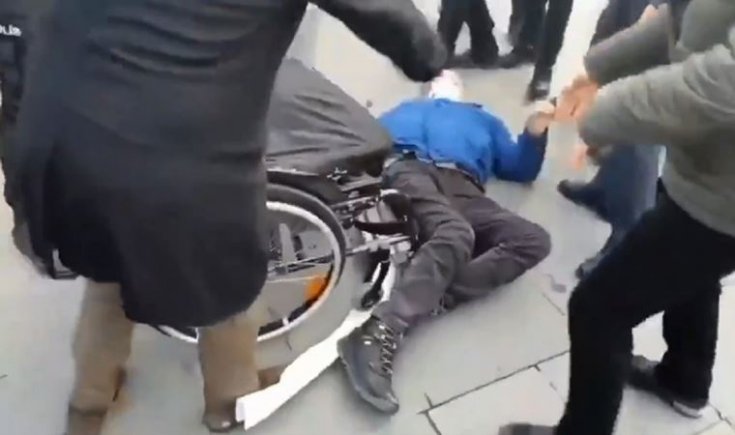 HDP'lilere polis müdahalesi: Musa Piroğlu, tekerlekli sandalyesinden yere düşürüldü