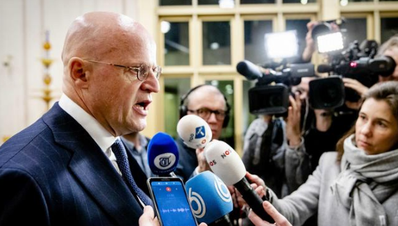 Hollanda'da sosyal mesafe kuralına uymayan Adalet Bakanı'na 390 euro para cezası