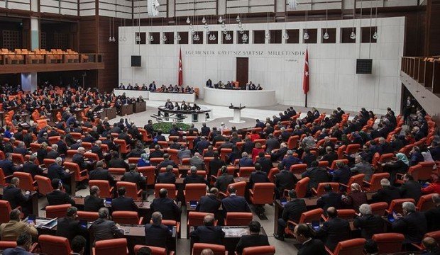 Hukuk davalarına ilişkin yargı paketi Meclis'ten geçti