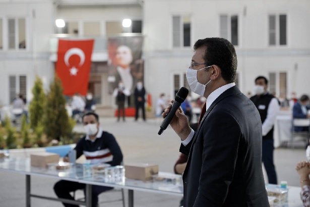 İBB Başkanı Ekrem İmamoğlu, metro inşaatında çalışanlarla iftar açtı