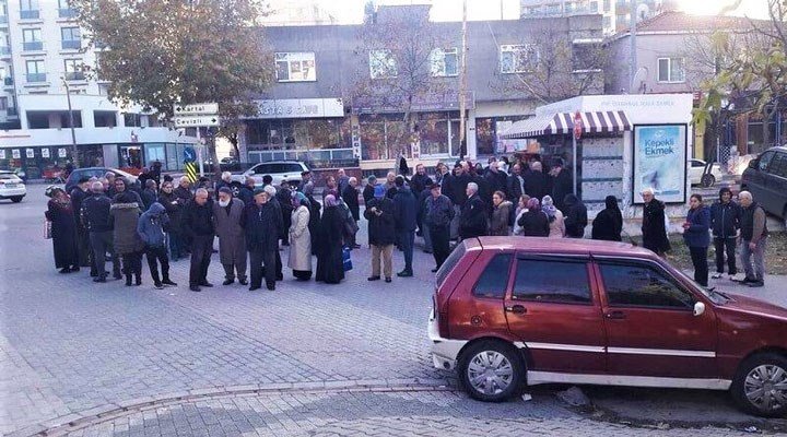 İBB'nin yeni Halk Ekmek büfeleri açmasına AKP ve MHP'den engel