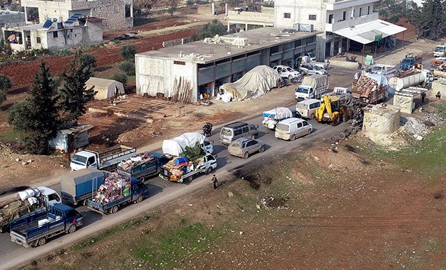 İdlib'de 2,5 ayda 1 milyon 200 bin Suriyeli evini terk etti
