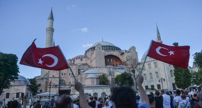 İlahiyatçı Prof. Kırbaşoğlu: Ayasofya kararı siyasi bir PR çalışmasıdır