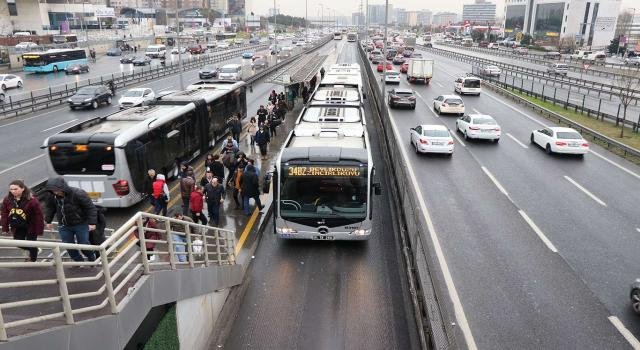 İBB İstatistik Ofisi, Ekim ayı toplu ulaşım verilerini açıkladı; İstanbul'da toplu taşıma hafta sonu yüzde 22 arttı