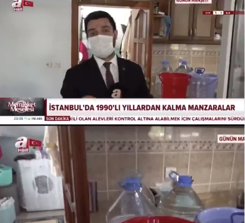 İstanbul'da su kesintisi haberi yapmak için bir eve giren A Haber muhabiri çamaşır makinesinin çalıştığını fark etmedi, alay konusu oldu