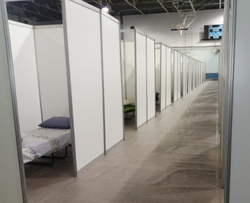 İzmir Büyükşehir Belediyesi, Naim Süleymanoğlu Spor Salonu'nu evsizlere açtı