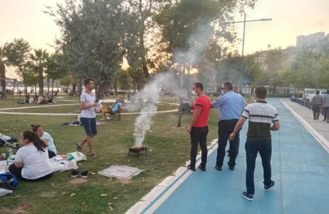 İzmir sahillerinde denetim: Mangallar toplandı