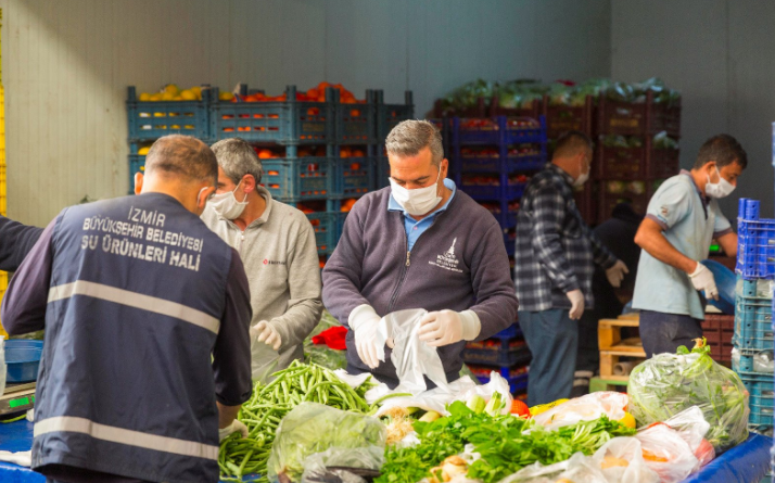 İzmir Sebze Meyve Hali esnafından 'Biz Varız' dayanışmasına destek